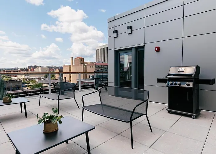 Kislak 602 2Br Penthouse Retreat Above The City