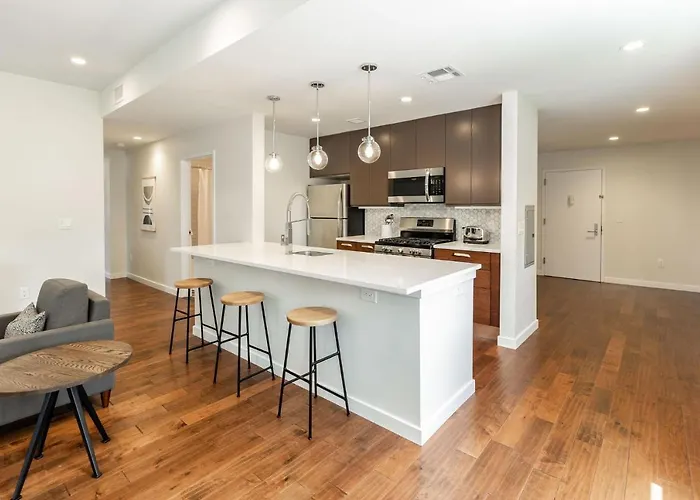 Kislak 602 2Br Penthouse Retreat Above The City