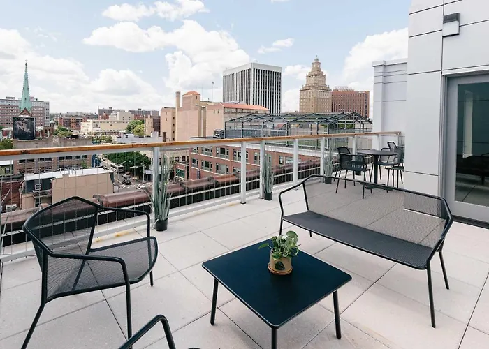 Kislak 602 2Br Penthouse Retreat Above The City