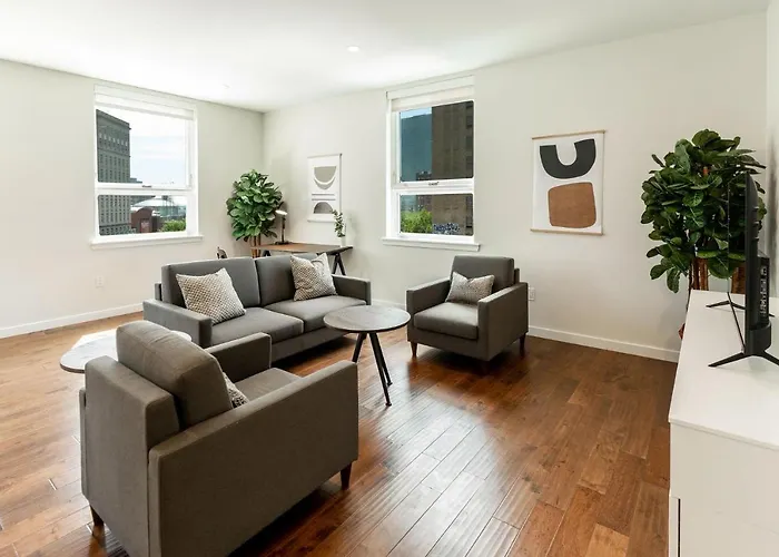 Kislak 602 2Br Penthouse Retreat Above The City